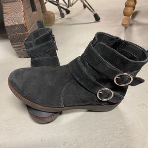 FItFlop black suede ankle boots with zipper.  7.5